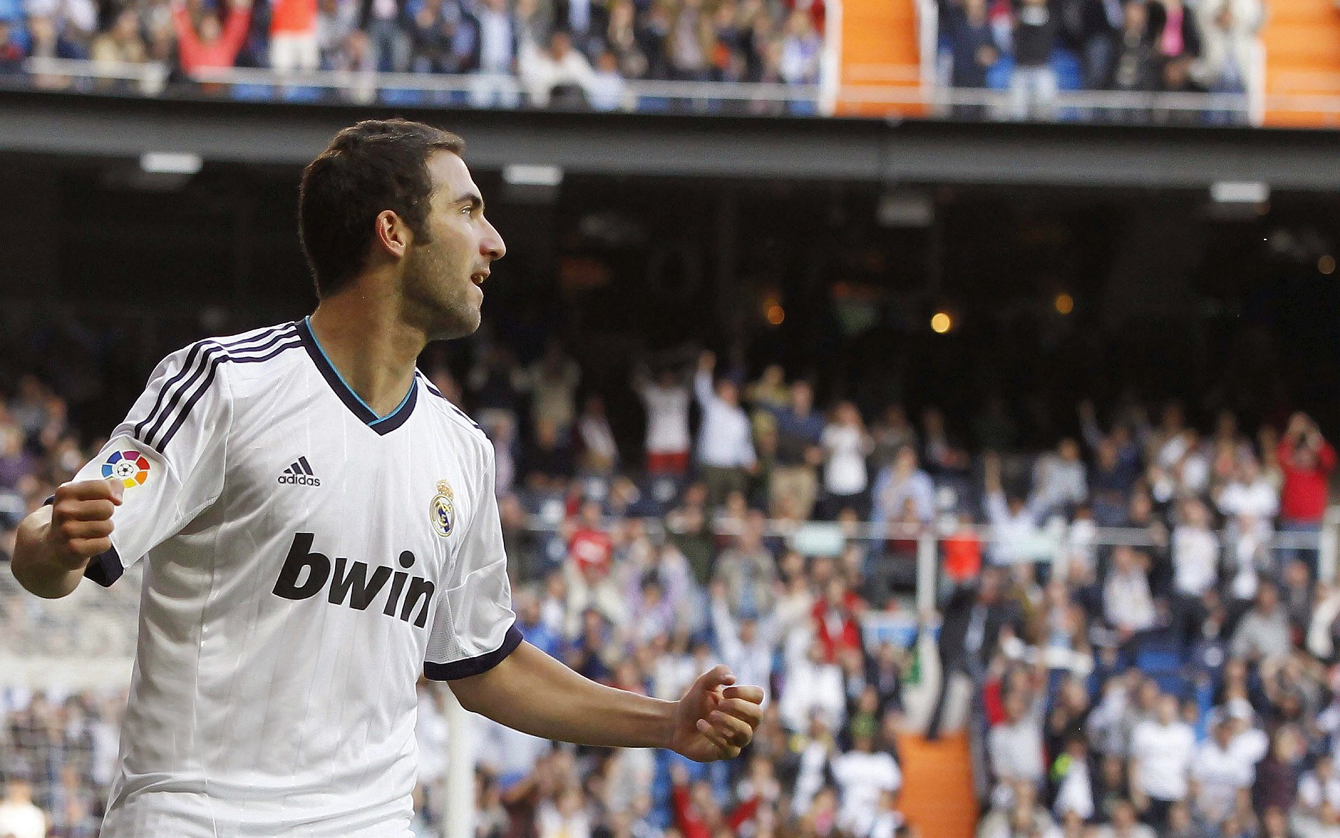 孙兴慜单刀破门,热刺队长展现超强个人能力,孙兴慜是热刺当家球星